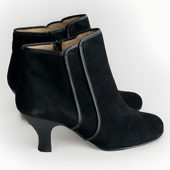 Sofft Black Suede Leather Side Zipper Ankle Boots Victorian Booties Size 9 W - Picture 2 of 16